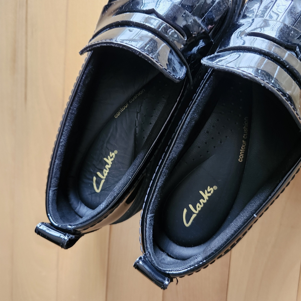 Clarks Black Platform Loafers with Fringe - Picture 6 of 9